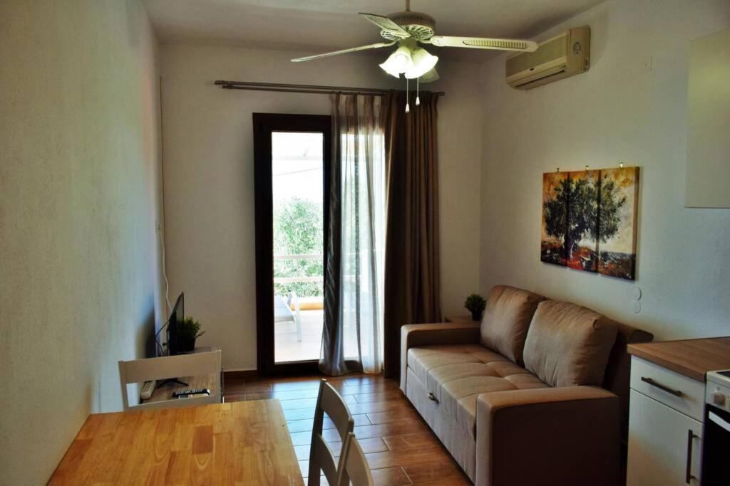 Meltemi Appartment Патитири Экстерьер фото